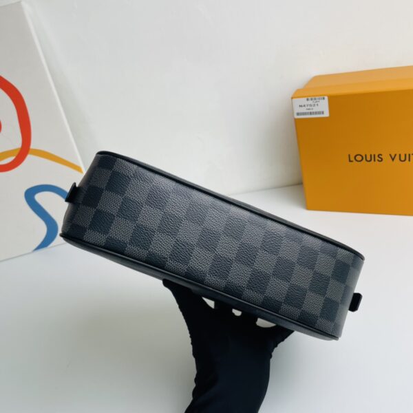 Louis Vuitton Damier Graphite Practical Toiletry Bag - Image 4
