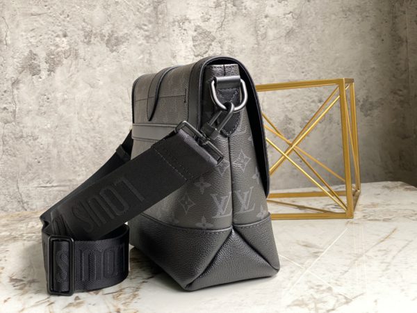 Louis Vuitton Saumur Messenger Bag - Black - Image 4