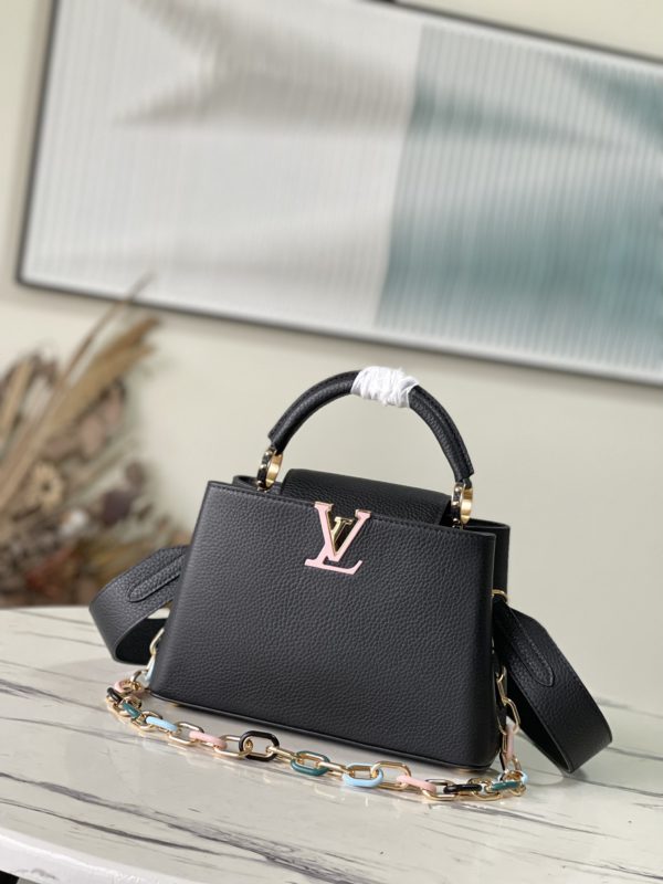 Louis Vuitton Capucines Small Handbag - Black