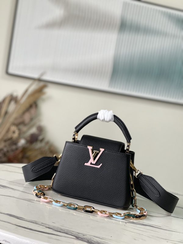 Louis Vuitton Capucines Mini Handbag - Black