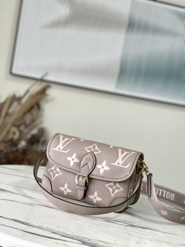 Louis Vuitton Diane Handbag - Apricot