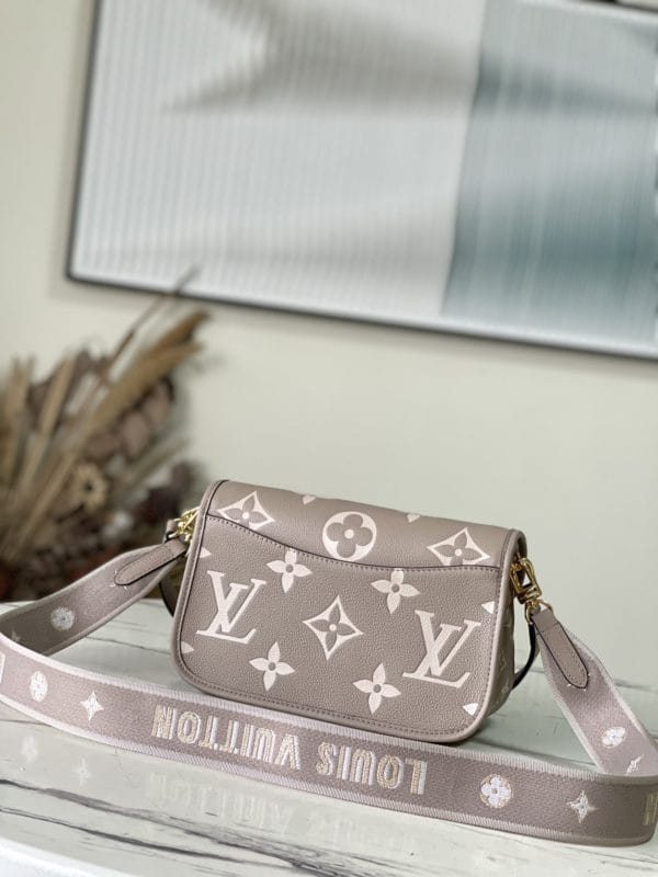 Louis Vuitton Diane Handbag - Apricot - Image 5