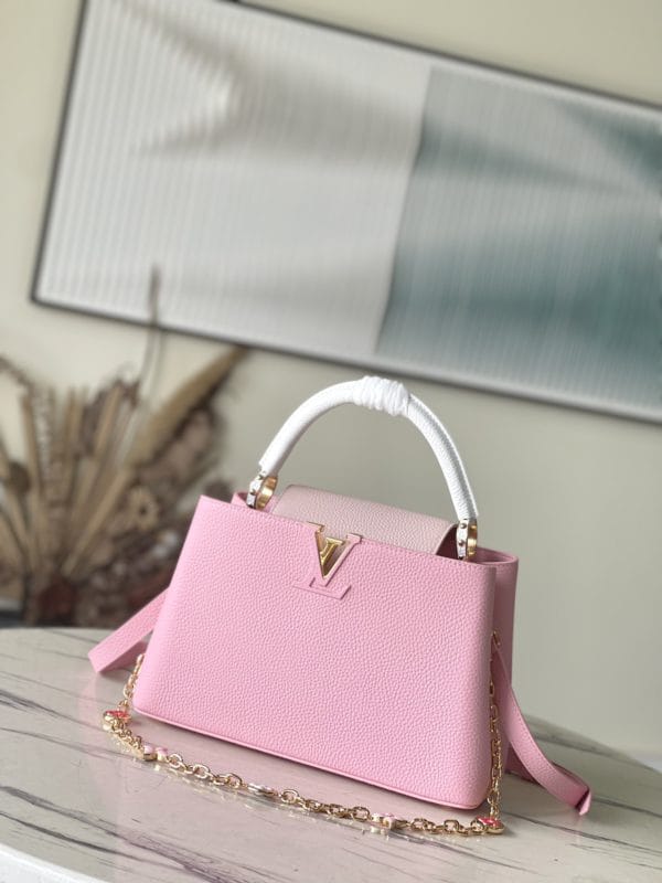 Louis Vuitton Capucines Medium Handbag - Pink