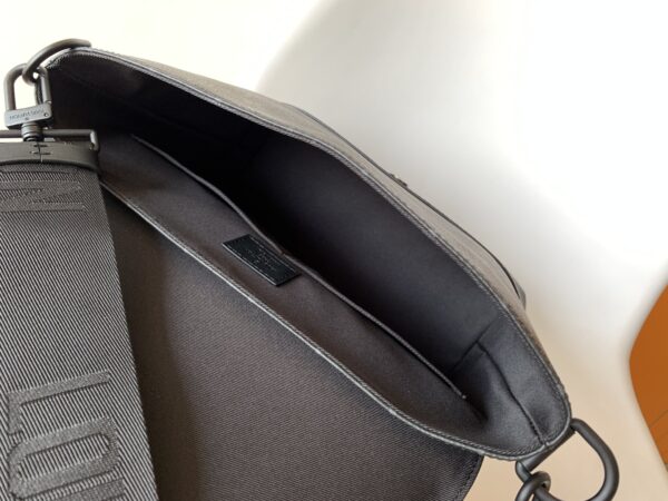 Louis Vuitton Saumur Messenger Bag - Black - Image 2