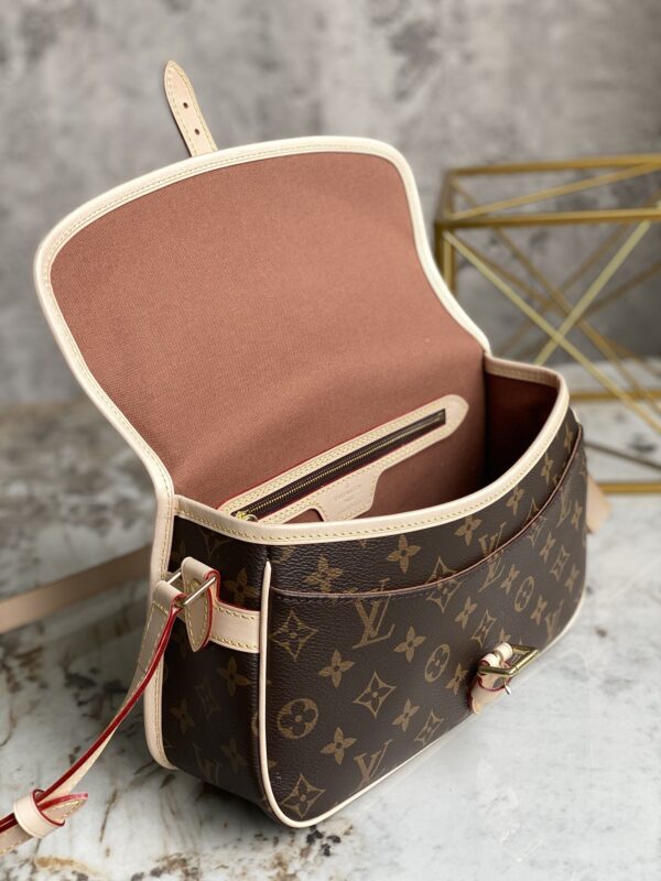 Louis Vuitton Secondhand Medium HandBag - Skin - Image 2