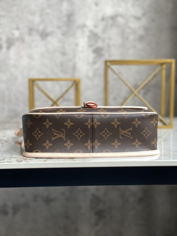 Louis Vuitton Secondhand Medium HandBag - Skin - Image 3