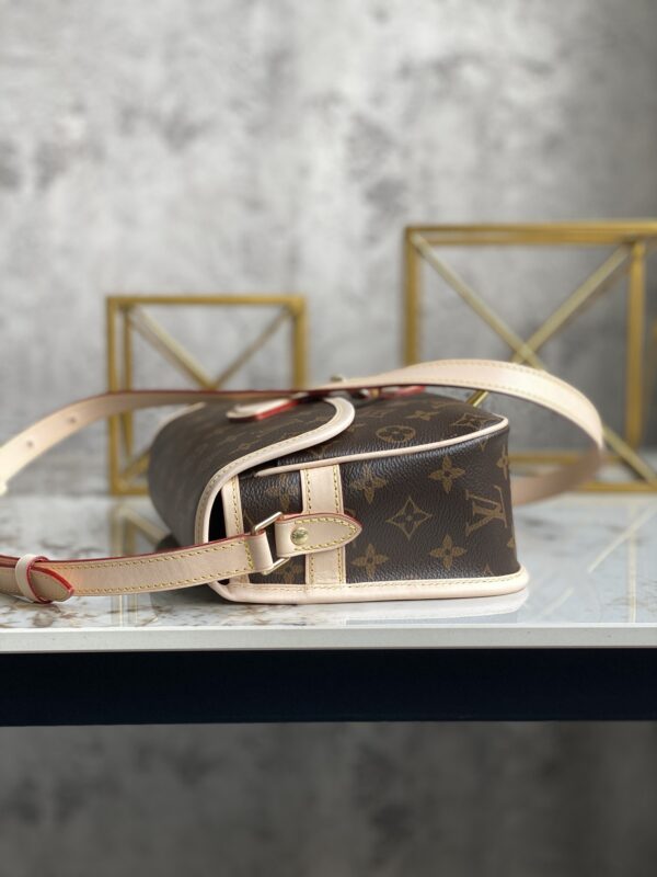 Louis Vuitton Secondhand Medium HandBag - Skin - Image 4