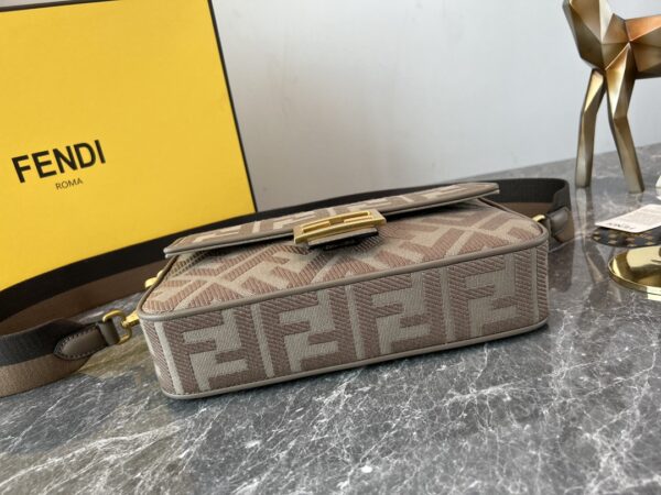 Fendi Baguette High-End Handbag - Gray - Image 5