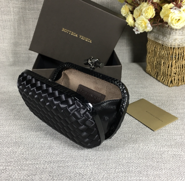 Bottega Veneta Small Classic Dinner Bag - Black - Image 3