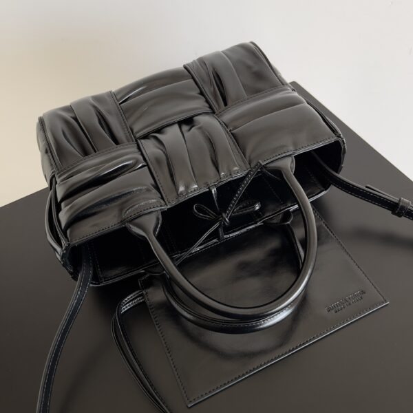 Bottega Veneta Cute Pleated Mini Tote Bag - Black - Image 3