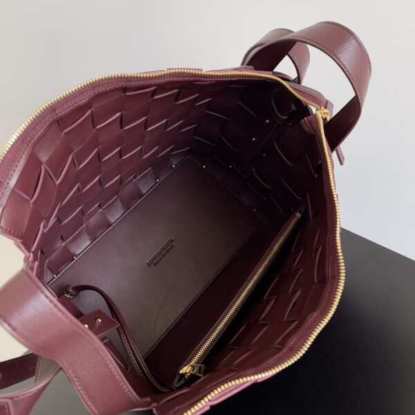 Bottega Veneta Bowling Cassette Bag - Maroon - Image 2