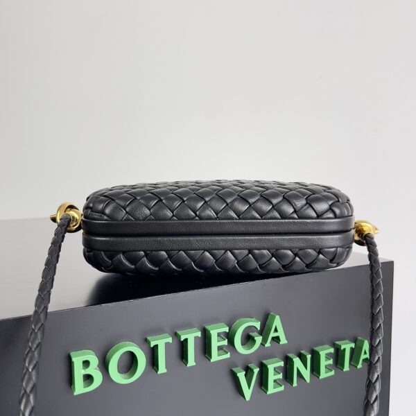 Bottega Veneta Knot Clutch Bag - Black - Image 3