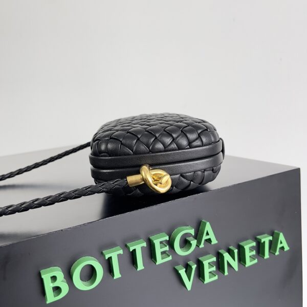 Bottega Veneta Knot Clutch Bag - Black - Image 4