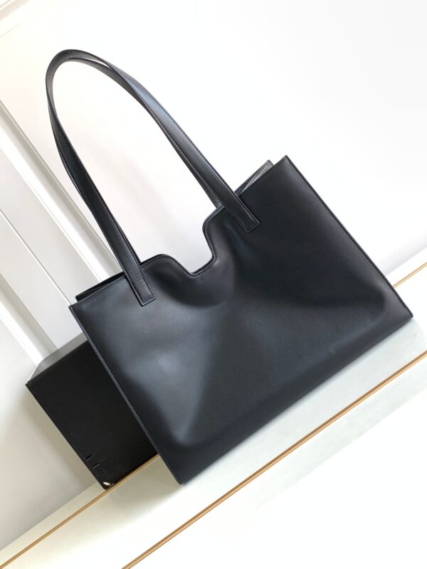 Celine16 Cabas16 Smooth Cow Leather Handbag - Black - Image 5