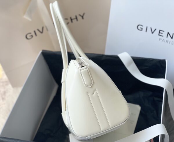 Givenchy Antigona Calfskin Handbag - White - Image 4