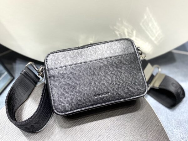 Givenchy Antigona U Camera Bag - Black - Image 2