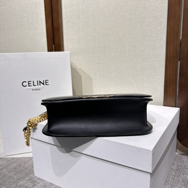 Chloe Medium Triomphe Frame Cow Leather Shoulder Bag - Black - Image 3