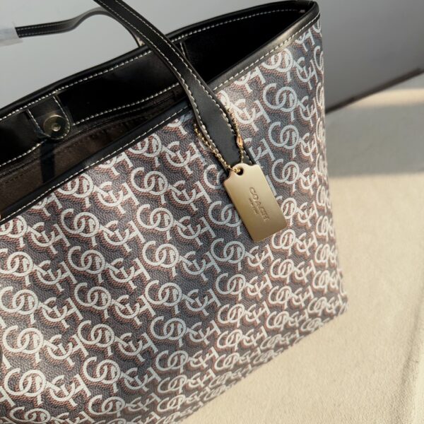 Coach City Buckle Design Tote Bag - Black - Image 2