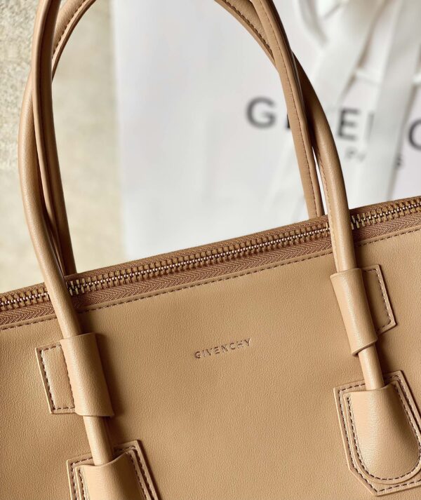 Givenchy Antigona Sport Specific Calf Large Handbag - Cream - Image 3