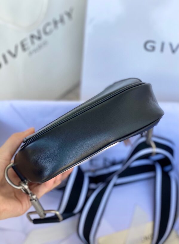 Givenchy Inverted Letter Crossbody/shoulder Bag - Blue - Image 2