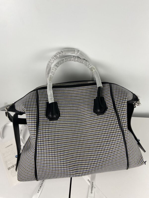 Givenchy Houndstooth Antigona Medium Handbag - Black - Image 5