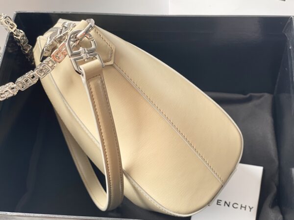 Givenchy Antigona Lock Irregular Chain Bag - Cream - Image 5